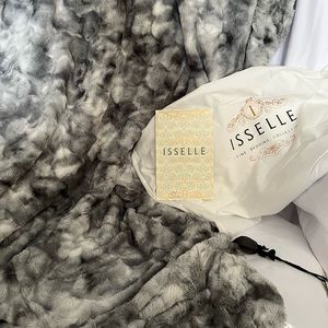 Isselle Aspen Faux Fur Throw - Granite